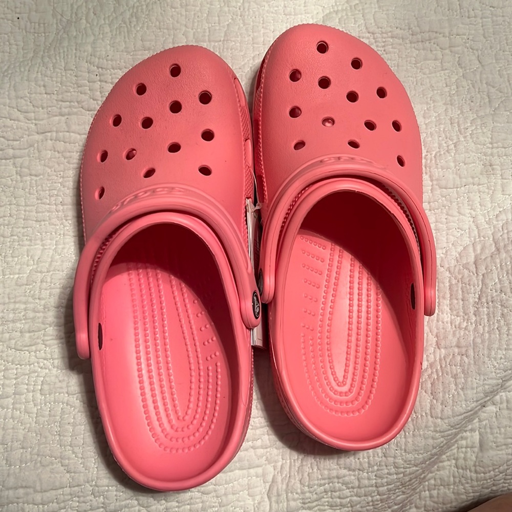 New Pink lemonade crocs - size 9 women/7 male